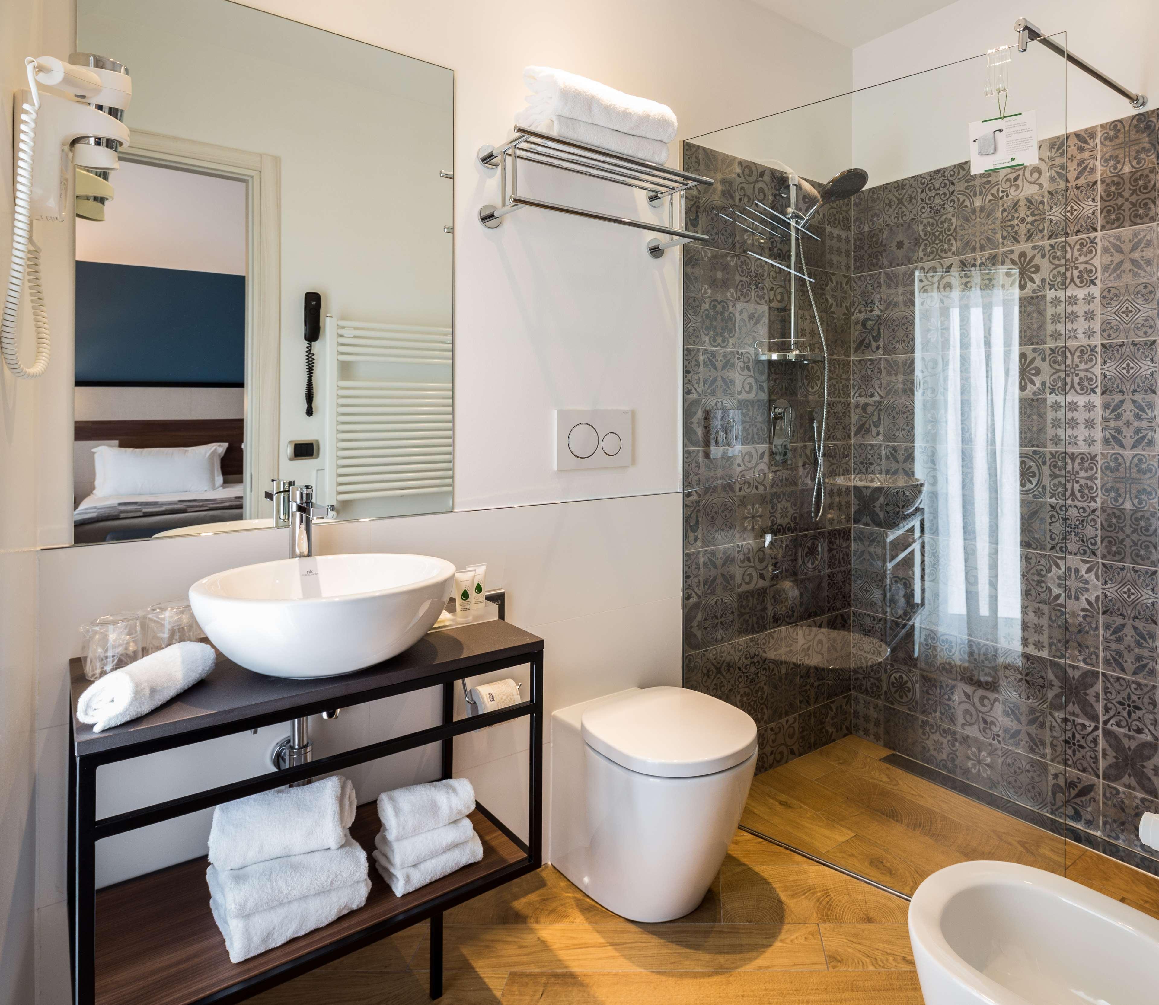 Western Metropoli 3*